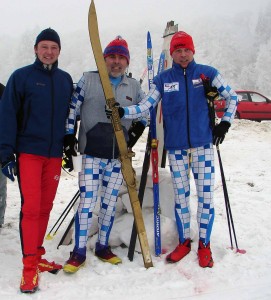 Zlatá lyže a její letošní absolutní vítěz Jan Doubek s Rudou Špačkem a Jirkou Kohoutem ze SKI Polevsko